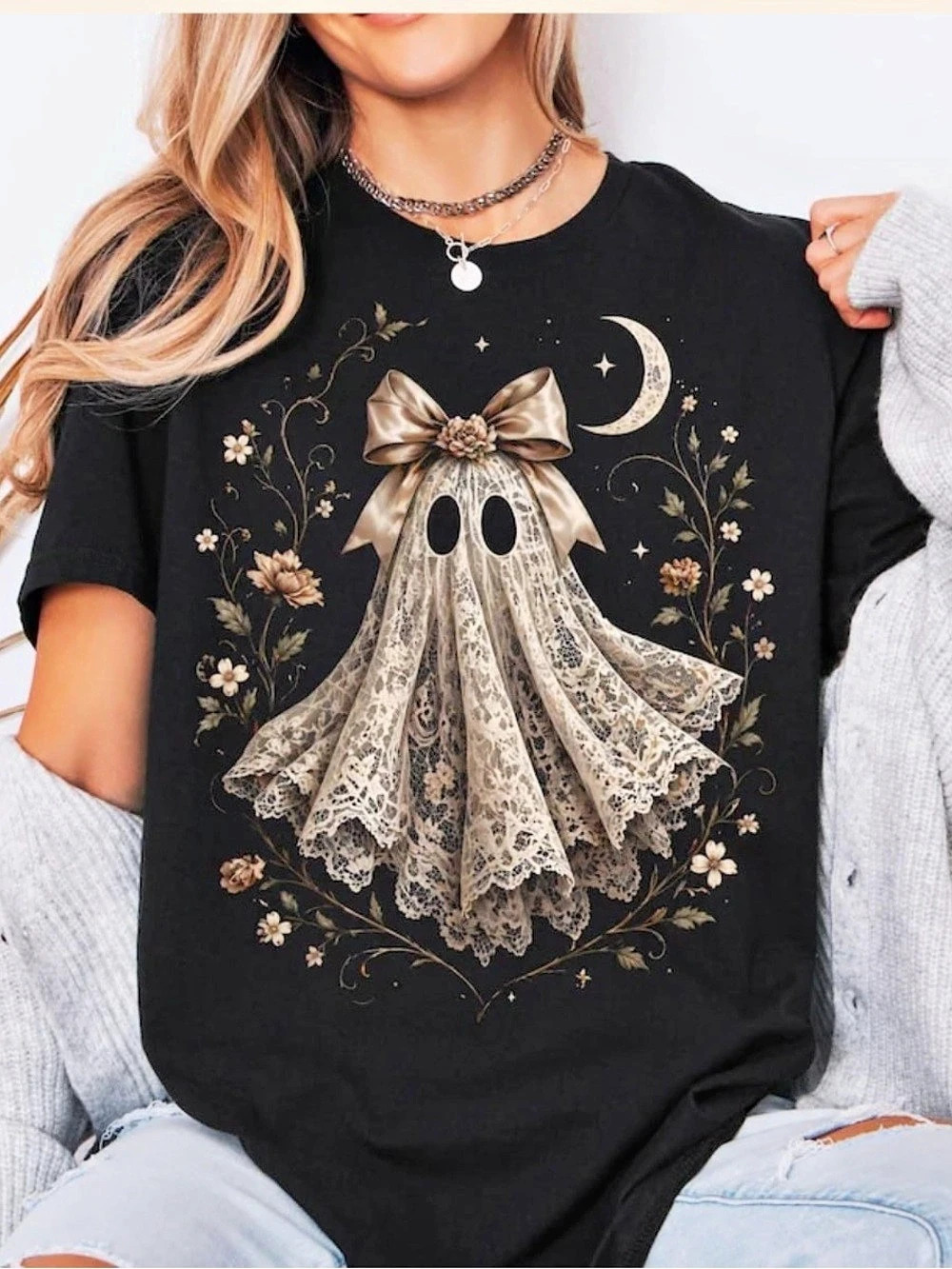 Funny Wildflower Ghost Graphic Short Sleeve Tee in Black
